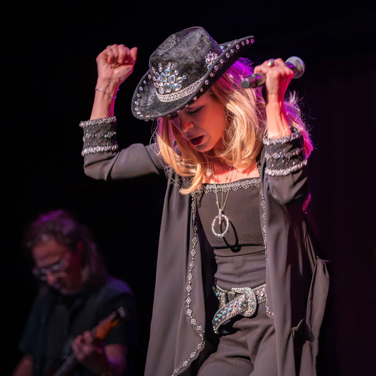 Always Olivia live performance photo 5